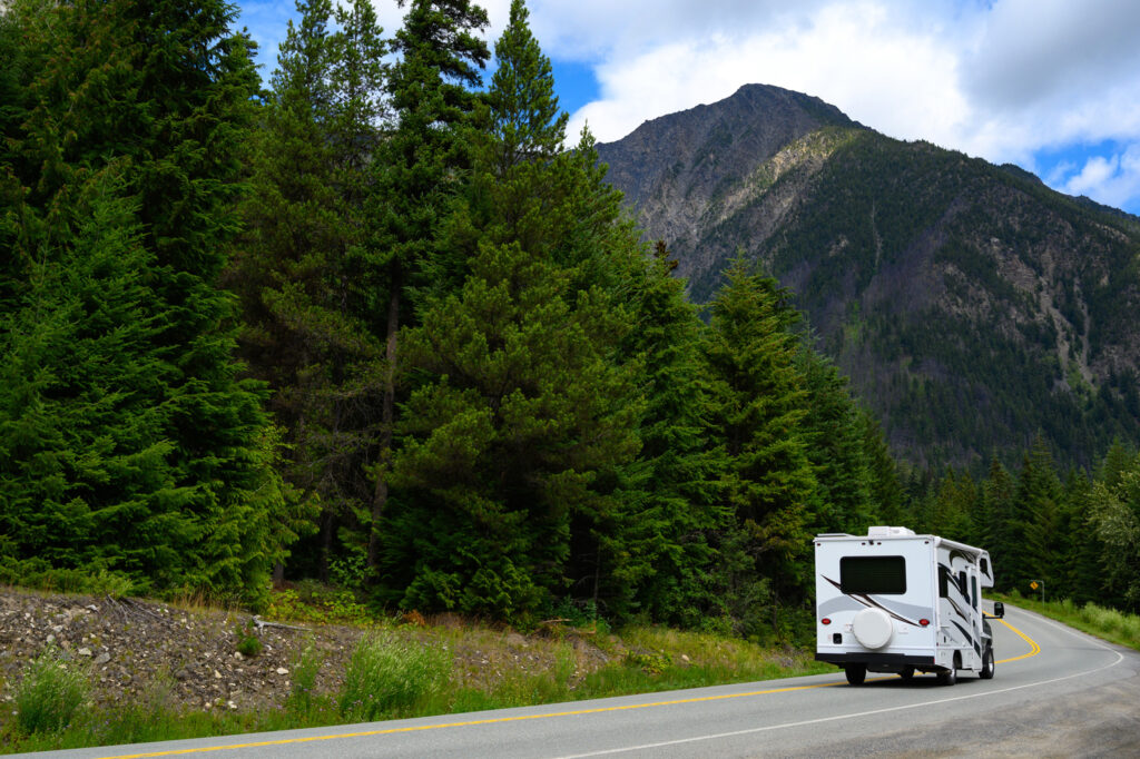 19′ Majestic Sleeps 24 RV Rent Vancouver Island